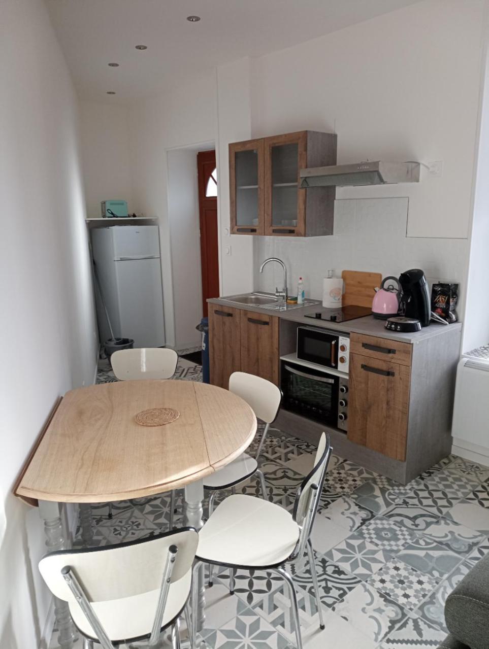 Appart Proche Toutes Commodites Souvigny Dış mekan fotoğraf