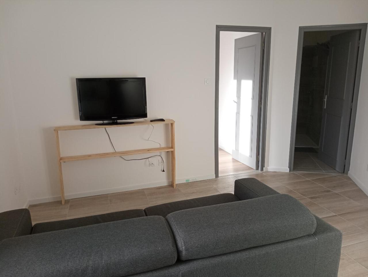 Appart Proche Toutes Commodites Souvigny Dış mekan fotoğraf