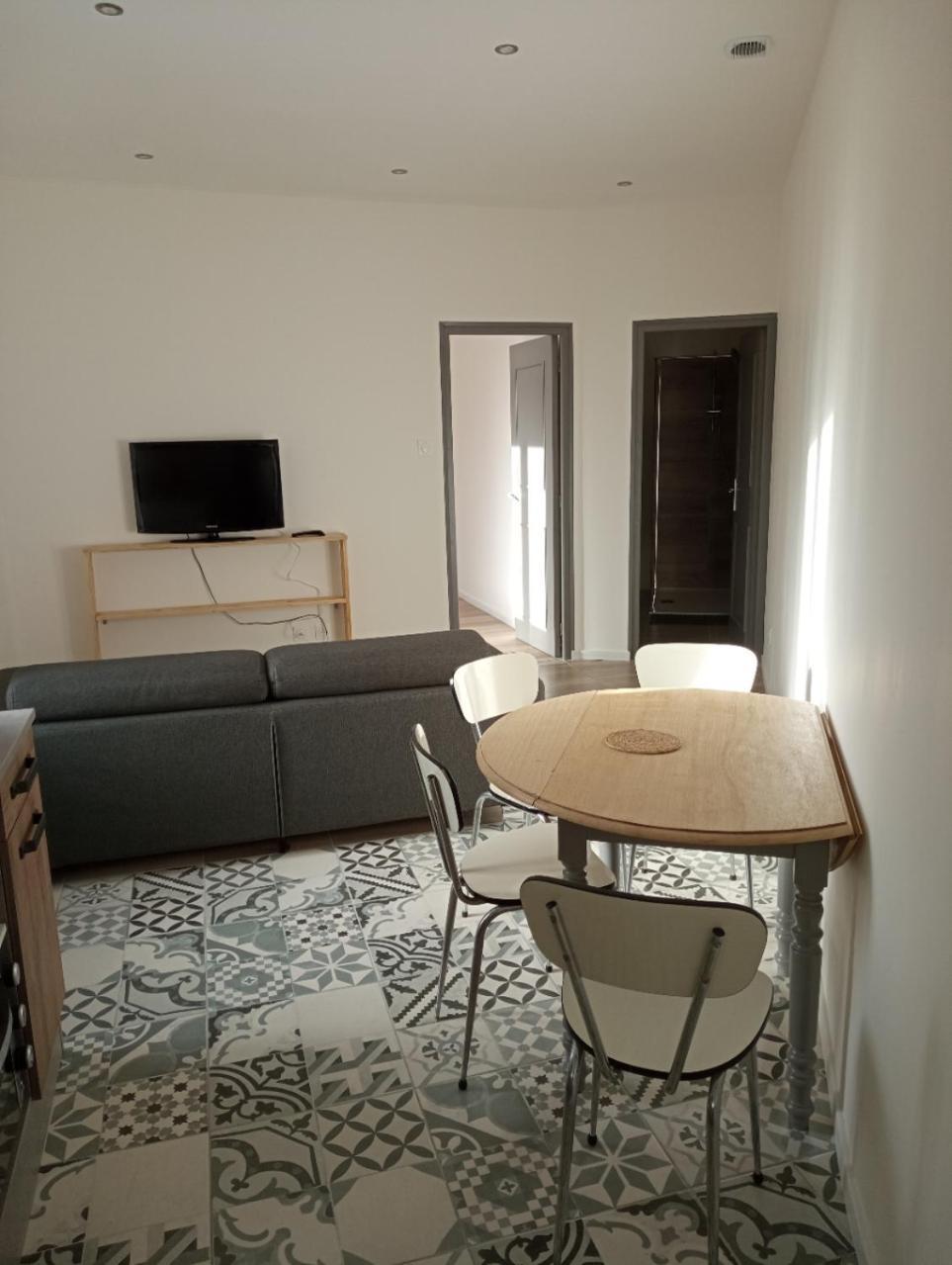 Appart Proche Toutes Commodites Souvigny Dış mekan fotoğraf